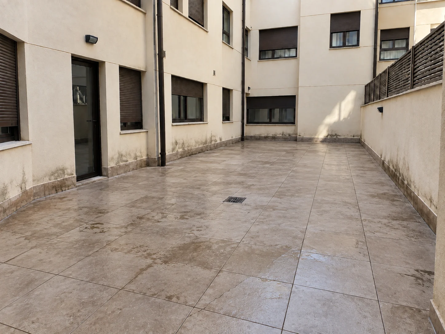 Antes: Impermeabilización de patio comunitario en Vila-real